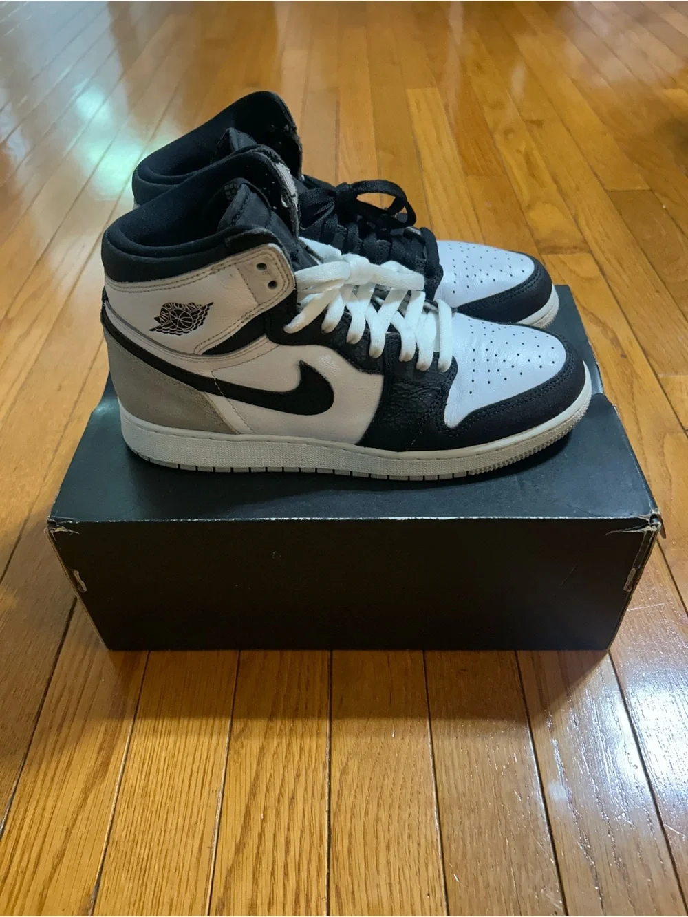 Air Jordan 1 Mid SE Black White Grey